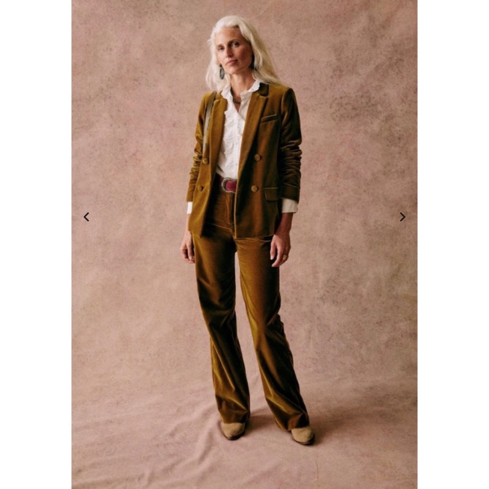 Sesame martin pants in curry velvet.